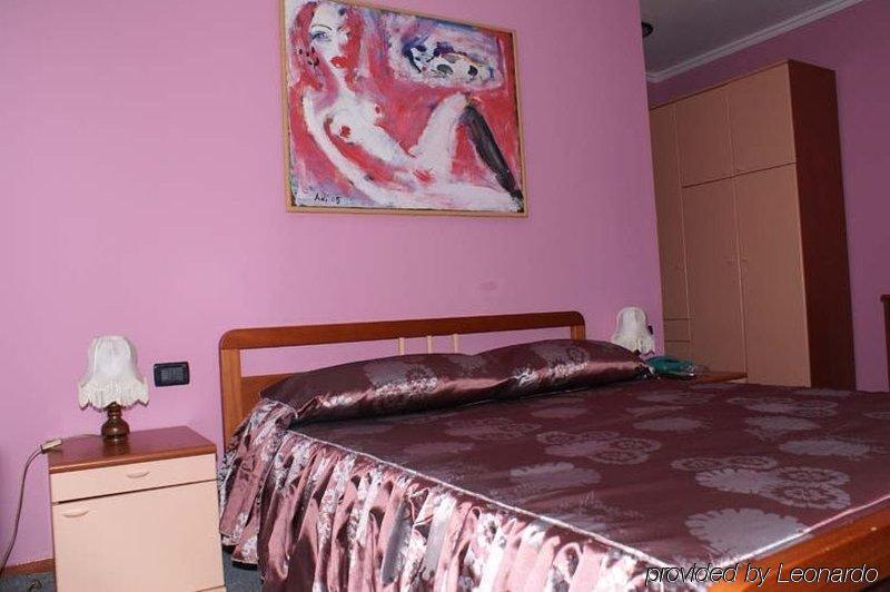 Art Hotel Nirvana Tirana Værelse billede