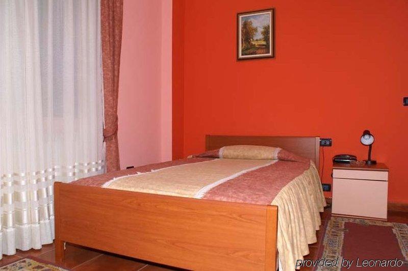 Art Hotel Nirvana Tirana Værelse billede